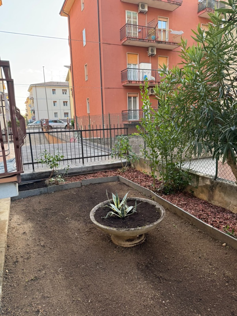 Giardino pulito e ordinato dopo l'intervento